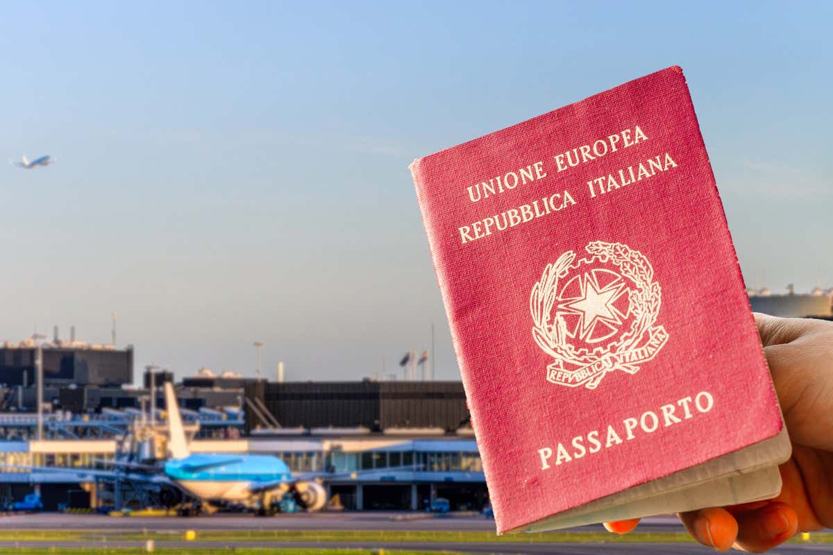Passaporti veloci? Non certo in Posta: in tutta Italia attivi solo due sportelli Passaporti veloci? Non certo in Posta: in tutta Italia attivi solo due sportelli