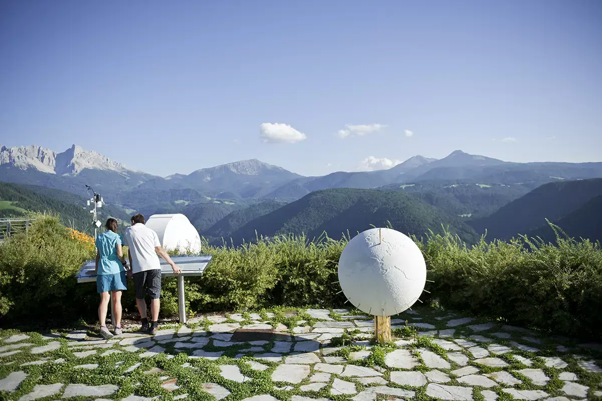 Sentiero dei Pianeti. Foto: Val d&rsquo;Ega&nbsp; E quindi uscimmo (dal bosco) a riveder le stelle della Val d&rsquo;Ega