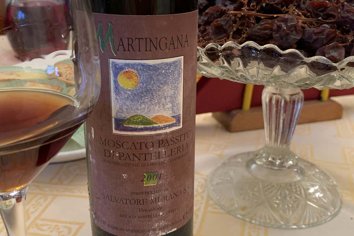Moscato Passito di Pantelleria Doc 2001 ATTESA FOTO Pantelleria, isola che profuma di terra
