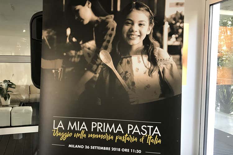 (La pasta al pomodoro emoziona e fa bene Piatto evocativo che stimola la serotonina) (La pasta al pomodoro emoziona e fa bene Piatto evocativo che stimola la serotonina)