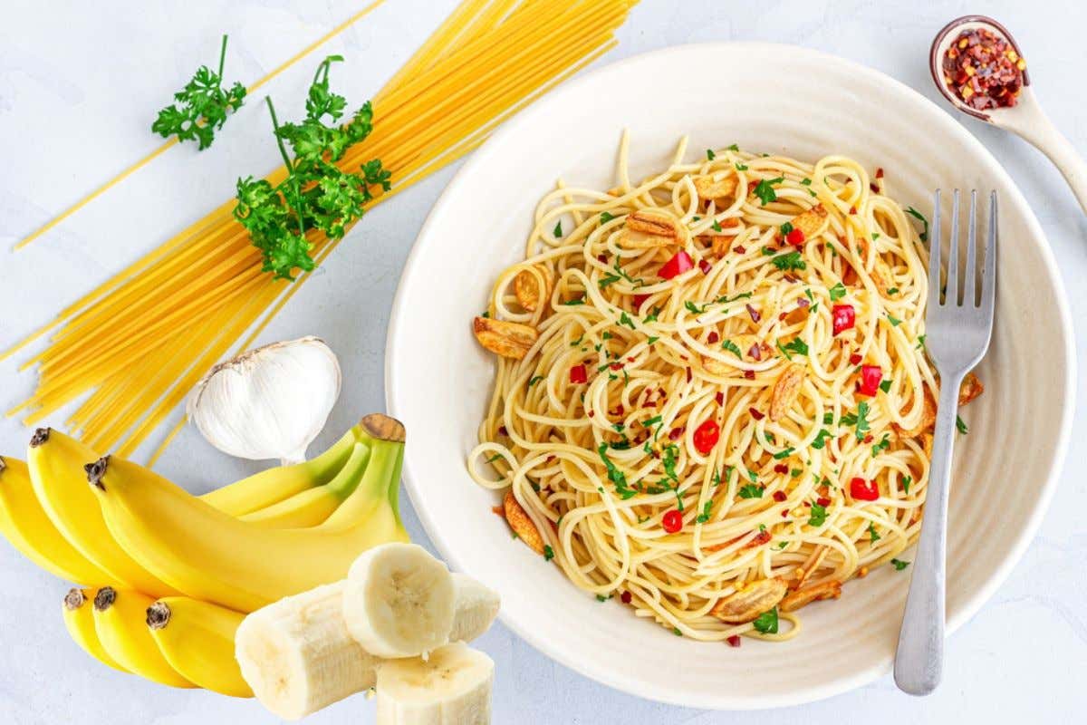 Pasta aglio, olio, peperoncino e banana: ecco perché non ha senso