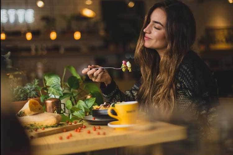 (Pastasciutta a cena per favorire il sonno Studio smentisce che faccia ingrassare)