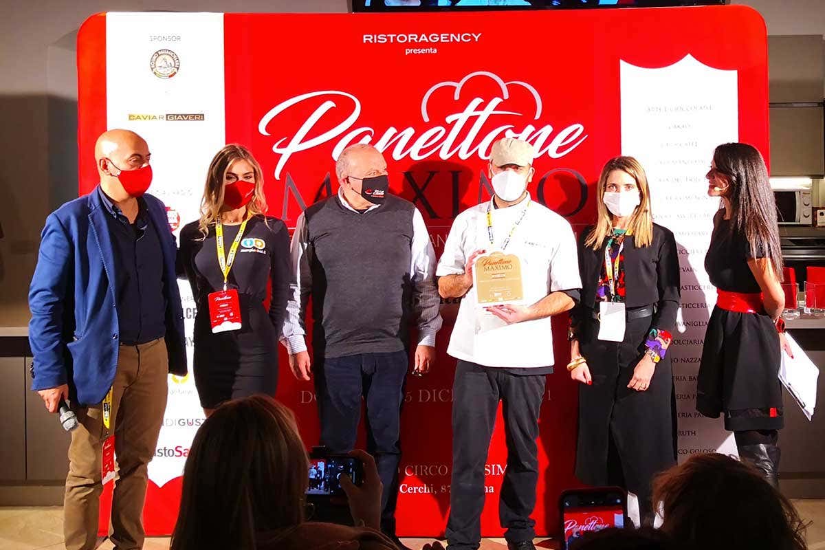 A Pasticceria Patrizi il premio per il miglior panettone al cioccolato Bonfitt-Cattive Compagnie e Pasticceria Barberini, ex aequo al Panettone Maximo 2021 A Pasticceria Patrizi il premio per il miglior panettone al cioccolato Bonfitt-Cattive Compagnie e Pasticceria Barberini, ex aequo al Panettone Maximo 2021