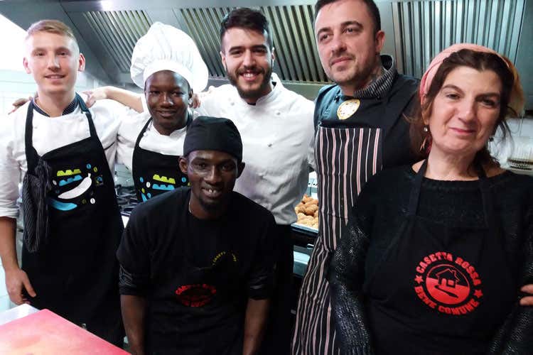 (Il pasto sospeso con Rubio e De Luca Un anno di cucina per i più bisognosi) (Il pasto sospeso con Rubio e De Luca Un anno di cucina per i più bisognosi)