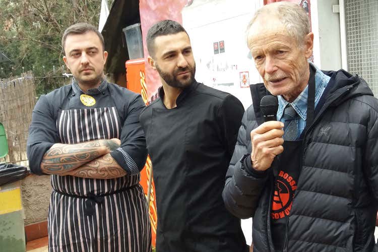 Chef Rubio, Lorenzo Leonetti ed Erri De Luca (Il pasto sospeso con Rubio e De Luca Un anno di cucina per i più bisognosi) Chef Rubio, Lorenzo Leonetti ed Erri De Luca (Il pasto sospeso con Rubio e De Luca Un anno di cucina per i più bisognosi)