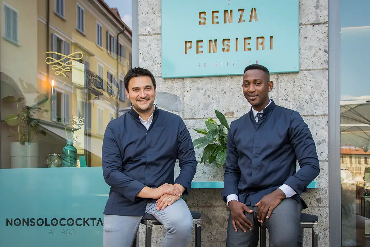 Da sinistra, Mattia Pastori e Amadu Bah Nonsolococktails arriva ad Arona con le proposte della coppia Pastori-Bah