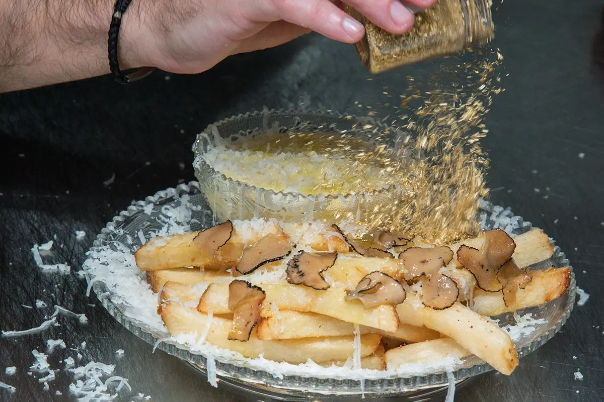 Le patatine di Serendipity 3 cosparse d'oro Siete disposti a pagare 200 dollari per delle patatine fritte? A New York c&rsquo;&egrave; la fila