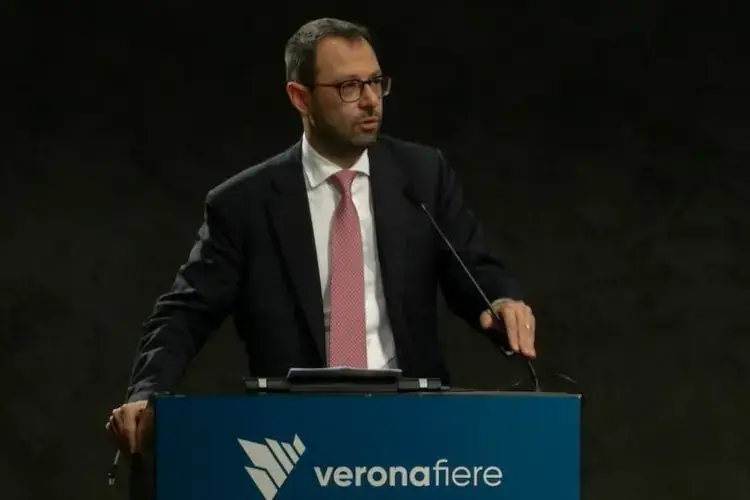 Stefano Patuanelli [Vinitaly], Verona resta la capitale del vino e si guarda alla ripresa grazie ai vaccini