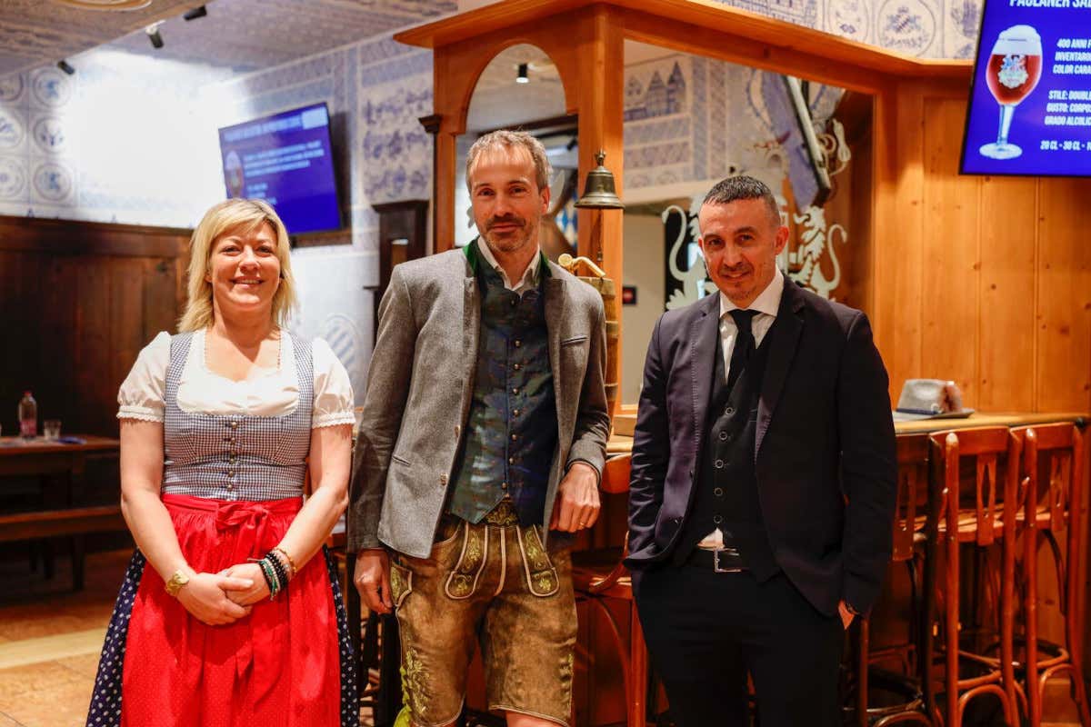 Monica Fantoni, Christian Friedmann e Pietro Nicastro Löwengrube e Paulaner: nuova alleanza per portare la birra bavarese in tutta Italia