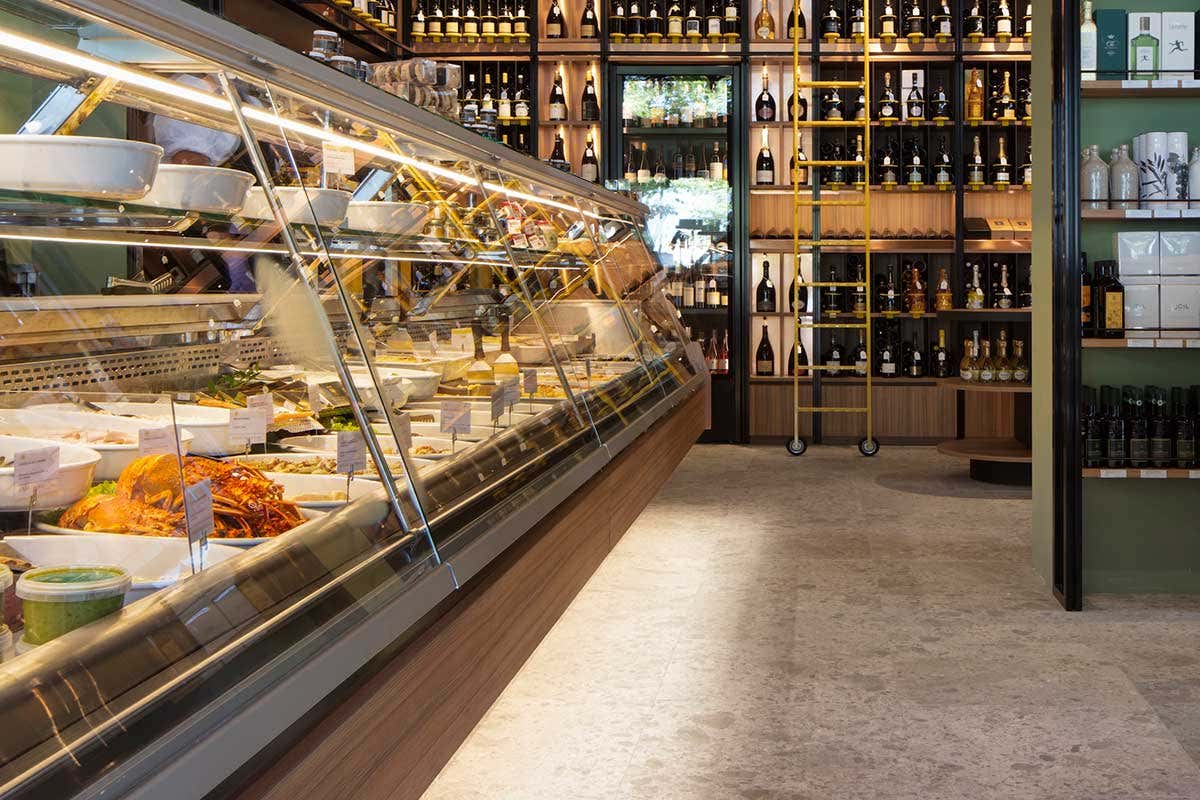 Il bancone gastronomico Nuovi orizzonti per Peck. Apertura a Forte dei Marmi