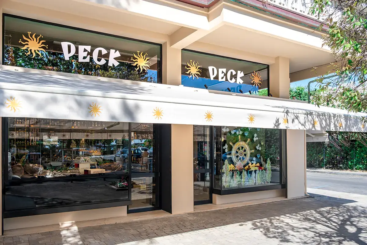 L'esterno del punto vendita Peck in Versilia Nuovi orizzonti per Peck. Apertura a Forte dei Marmi