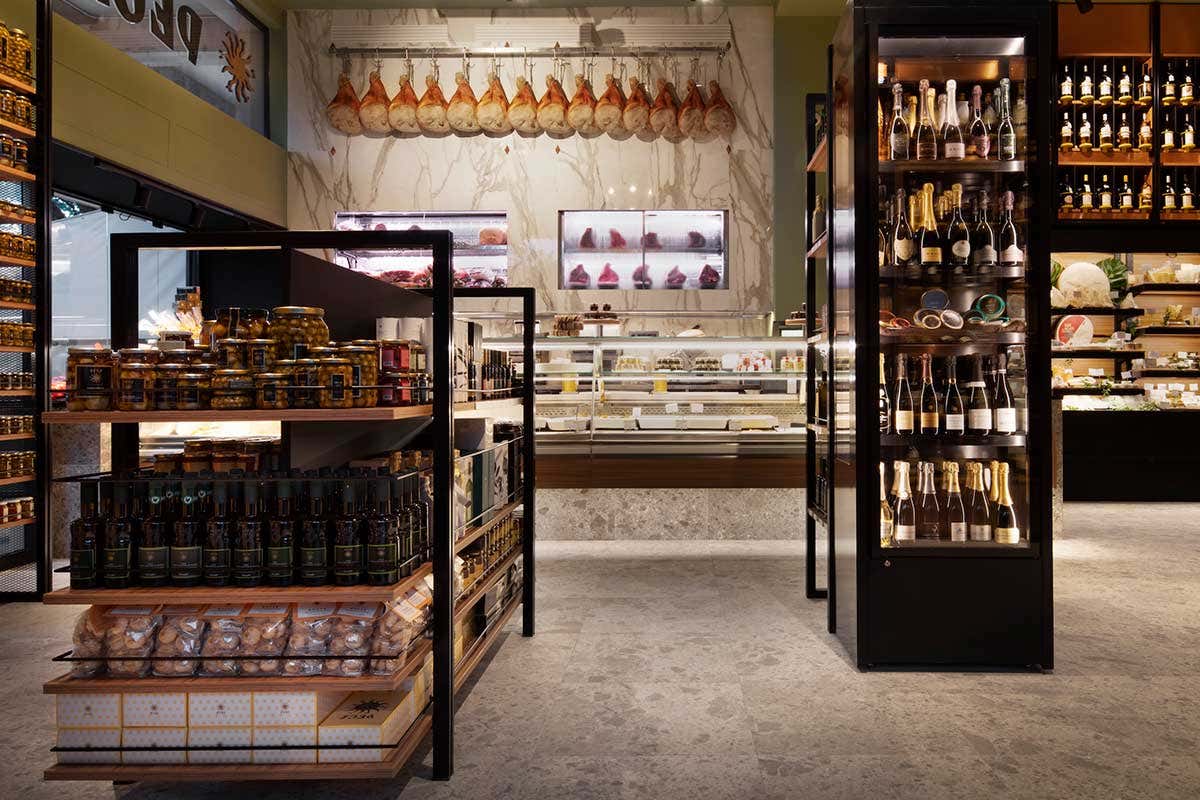 Addio a Angelo Stoppani, icona della gastronomia e artefice del mito Peck