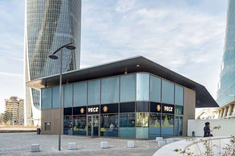 Peck City Life Milano (Rockfon Mono Acoustic colora Peck City Life Milano di verde)