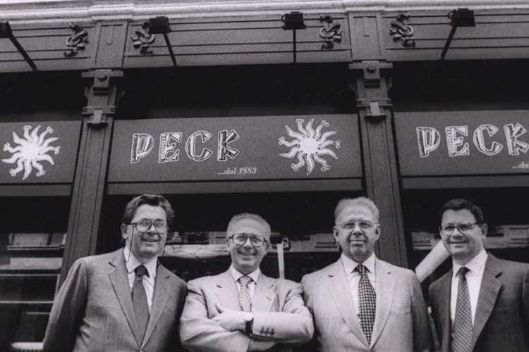 Remo, Mario, Angelo e Lino Stoppani sotto l’insegna di Peck