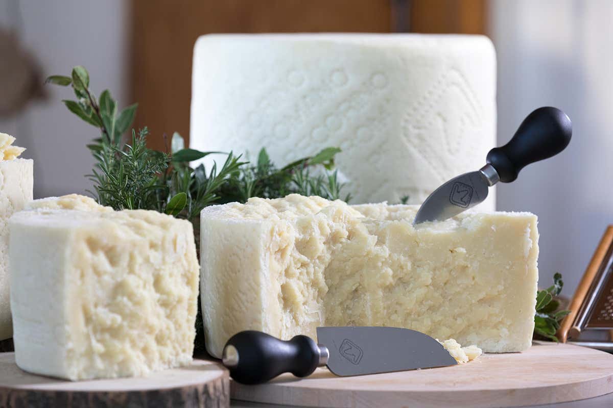 Pecorino romano [Il 1° maggio è festa anche a tavola]. Le fave sono il piatto della tradizione più consumato