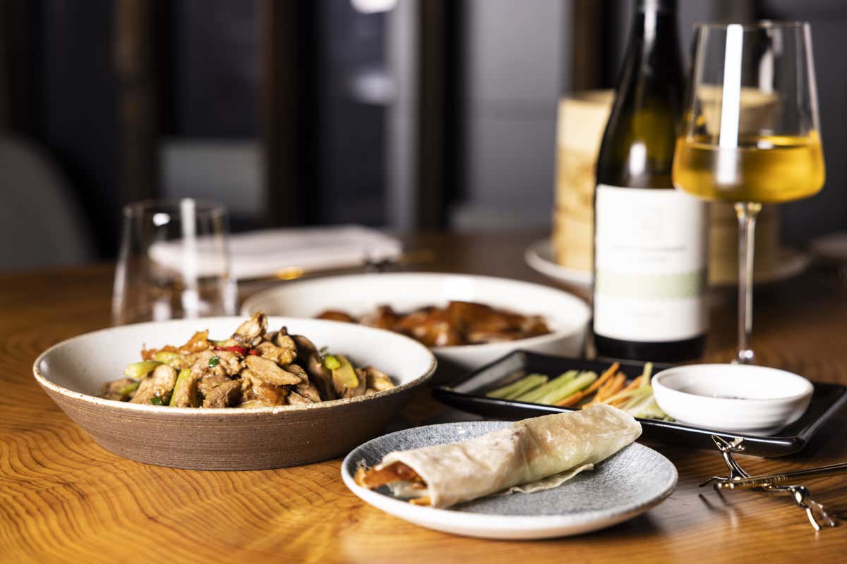 Peking Duck servita al tavolo  MU Dimsum, la fascinazione di una tradizione millenaria