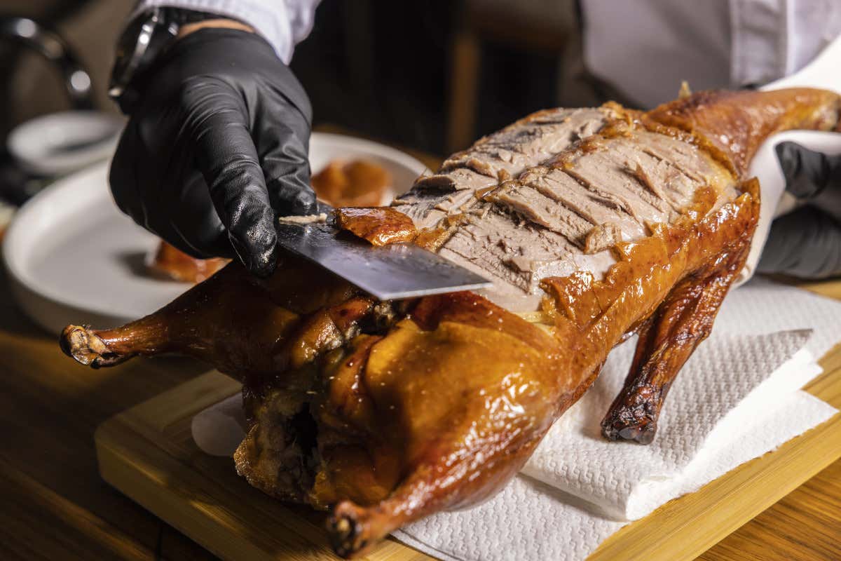 La preparazione della Peking Duck al MU Dimsum  MU Dimsum, la fascinazione di una tradizione millenaria