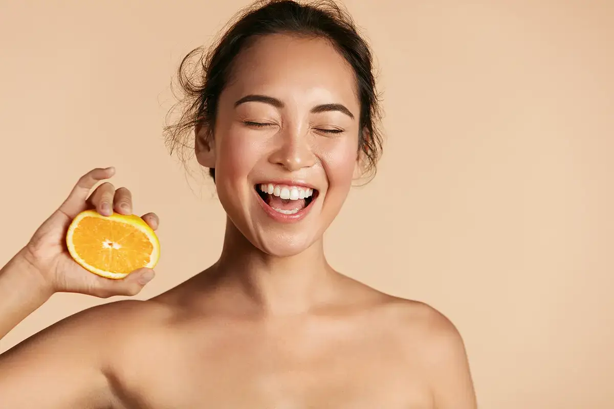 Olio, frutta secca e pesce per mantenere la pelle in salute