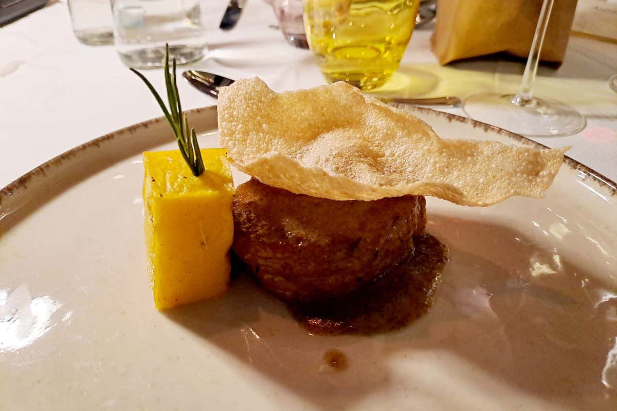 La battuta di fassona al Penacio: un capolavoro con cuore di Tartufo, uovo e acciuga