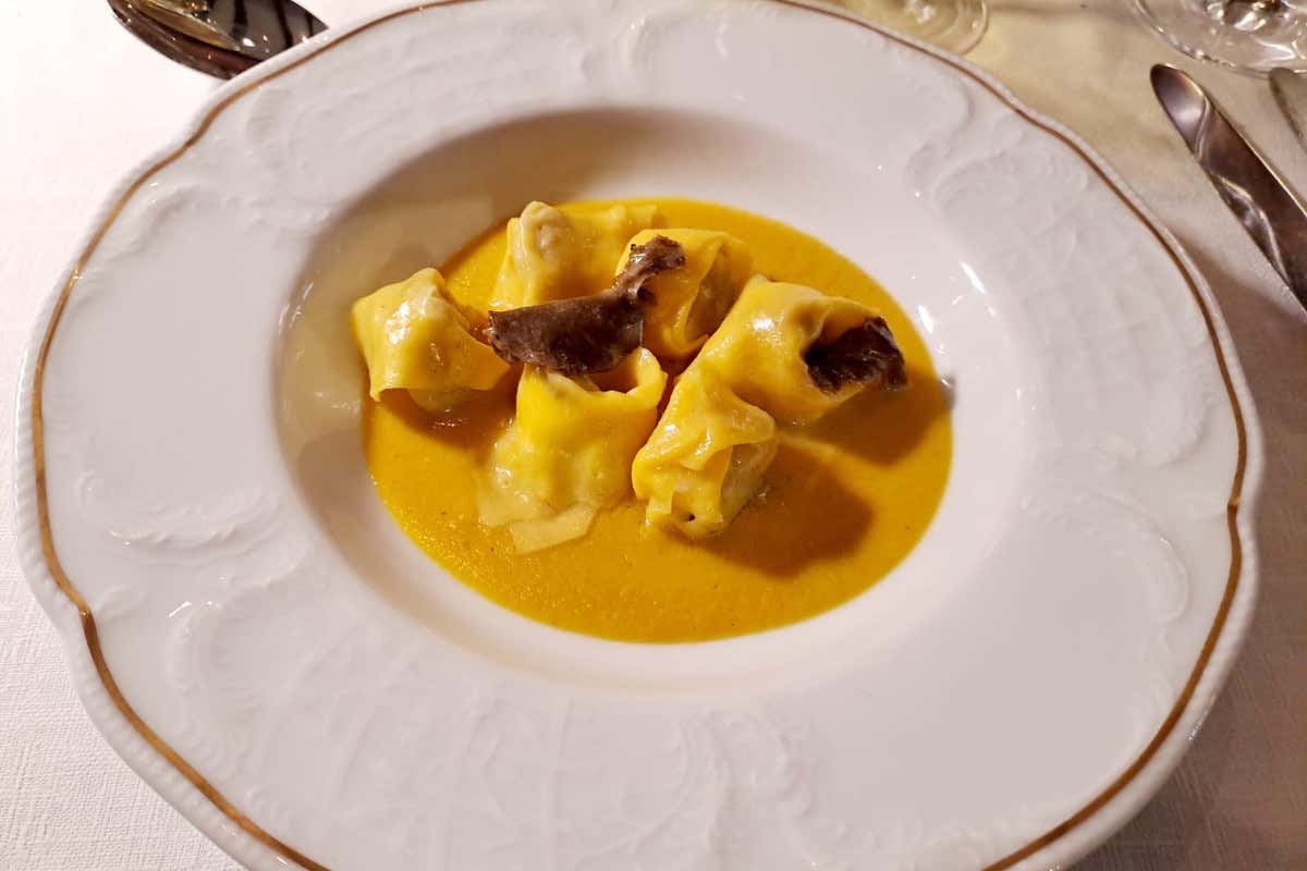 La battuta di fassona al Penacio: un capolavoro con cuore di Tartufo, uovo e acciuga