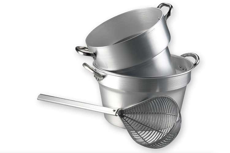 Pentole Agnelli riporta in cucina il fornetto dal sapore vintage