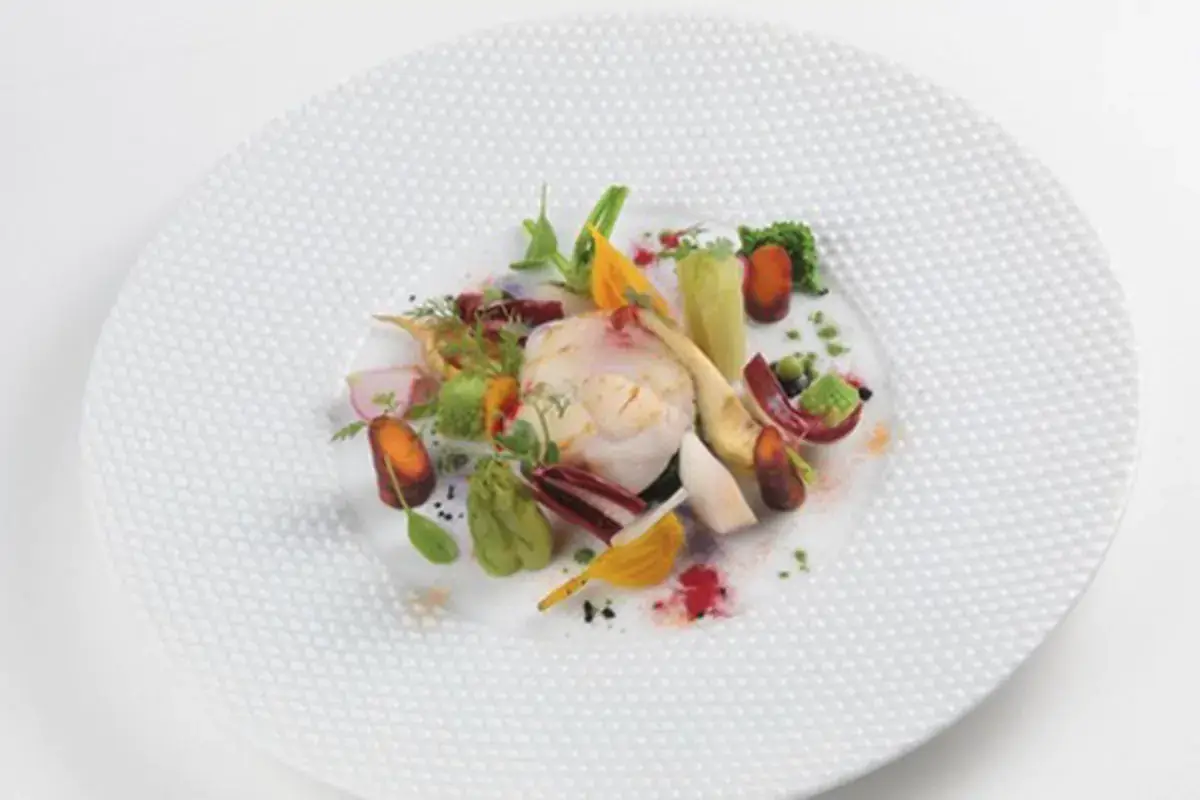 Pescatrice, bagna cauda fermentata e bouquet di verdure Pescatrice bagna cauda fermentata e bouquet di verdure