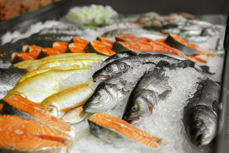 Il pesce crudo è ricco di Omega 3 - Italiani pazzi per carpacci e tartare Ma quanto è sicuro il pesce crudo?