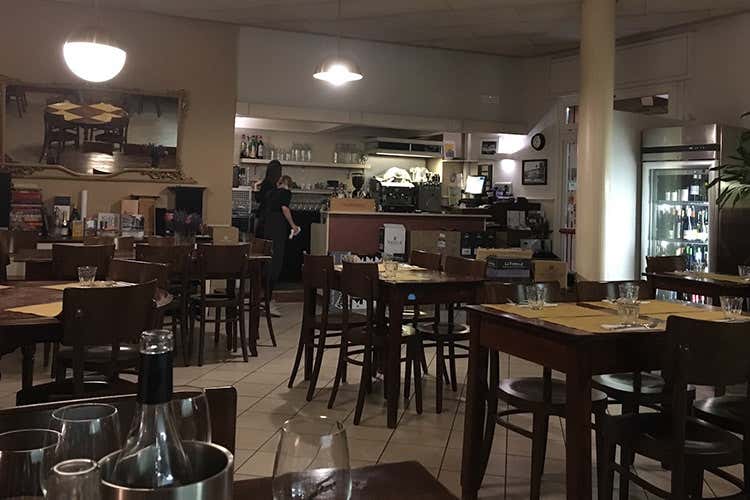 (I #pescidiversi di Luca e Isabel Pane e panelle sotto i portici di Bologna) (I #pescidiversi di Luca e Isabel Pane e panelle sotto i portici di Bologna)