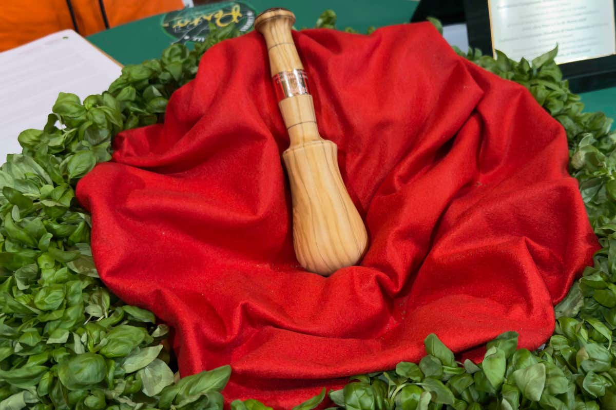 Il pestello d'oro, l'ambito premio del Concorso mondiale del pesto al mortaio genovese