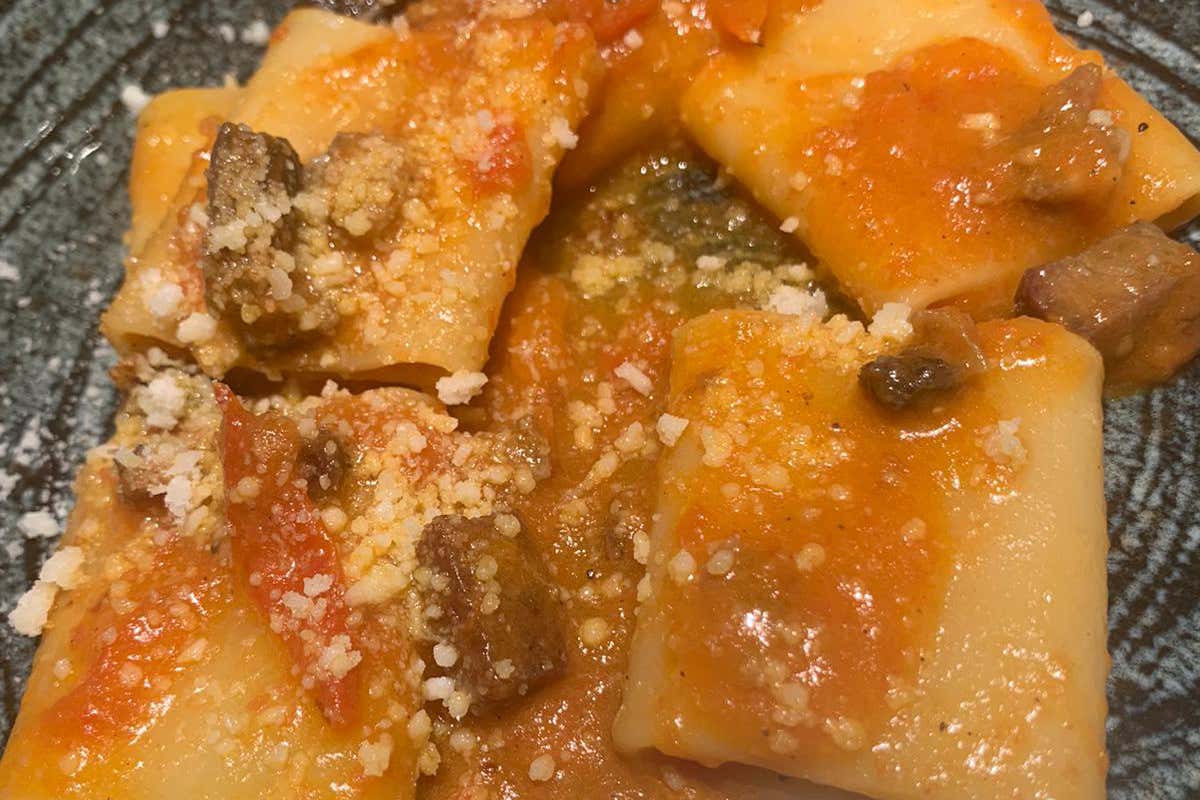 Pseudo Amatriciana con guanciale di tonno con pomodorini, cipollotto e pecorino romano Ad Anzio arriva The Fish Butcher, la norcineria di mare