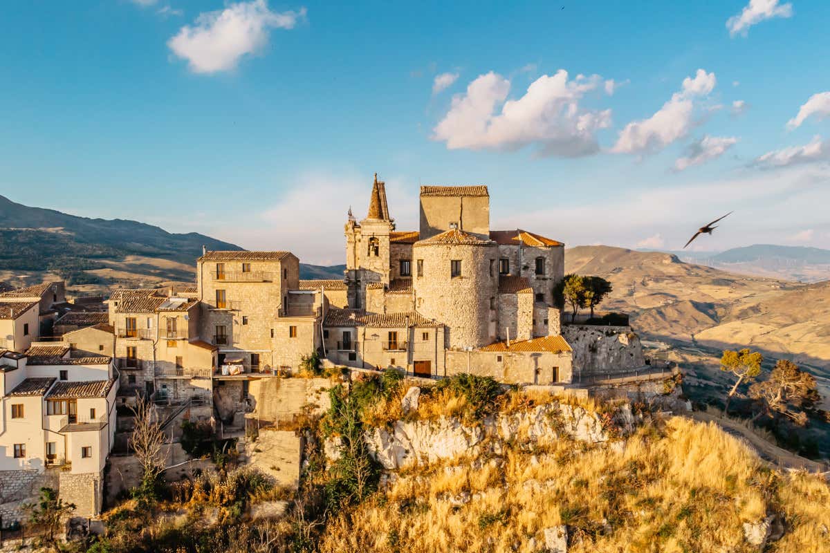 Alla scoperta di un borgo in Sicilia che ha stregato viaggiatori da tutto il mondo