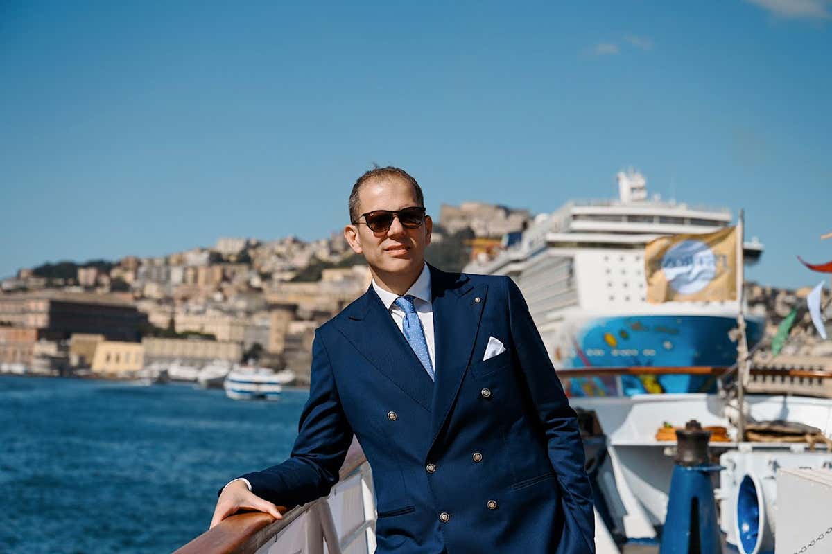 Limoncello sott’acqua: 450 bottiglie emergono dopo un anno nel Golfo di Napoli Limoncello sott’acqua: 450 bottiglie emergono dopo un anno nel Golfo di Napoli