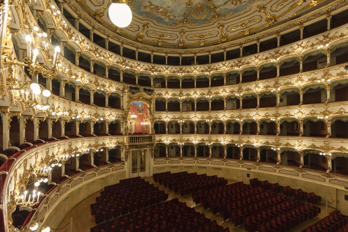 Sarà il Teatro Municipale di Piacenza a ospitare la cerimonia della Guida Michelin 2027 Guida Michelin 2027 annunciata la cerimonia italiana: ecco dove e quando sarà