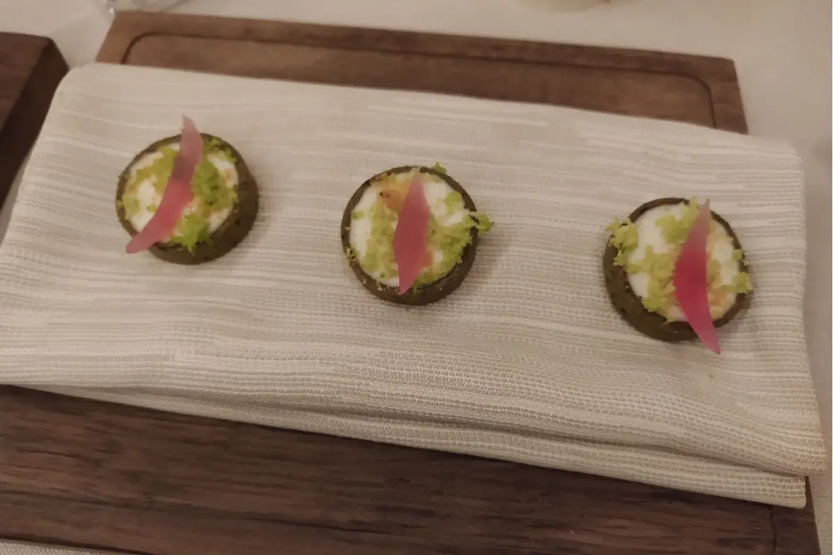 Baccalà in cialda di basilico Il cuoco Giorgio Bardi, un fuoriclasse nella cucina delllo Smy Carlos V Hotel