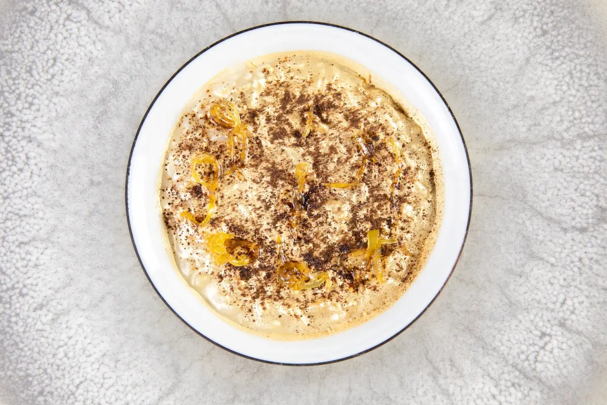Risotto ai limoni, cannolicchi, vongole veraci, asparagi e yogurt Enoteca la Torre Villa Laetitia, esperienza esclusiva nel cuore della Capitale