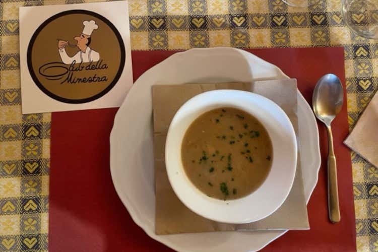 Alcuni dei piatti del pranzo di fine anno del Club della Minestra Evviva la minestra e i suoi adepti