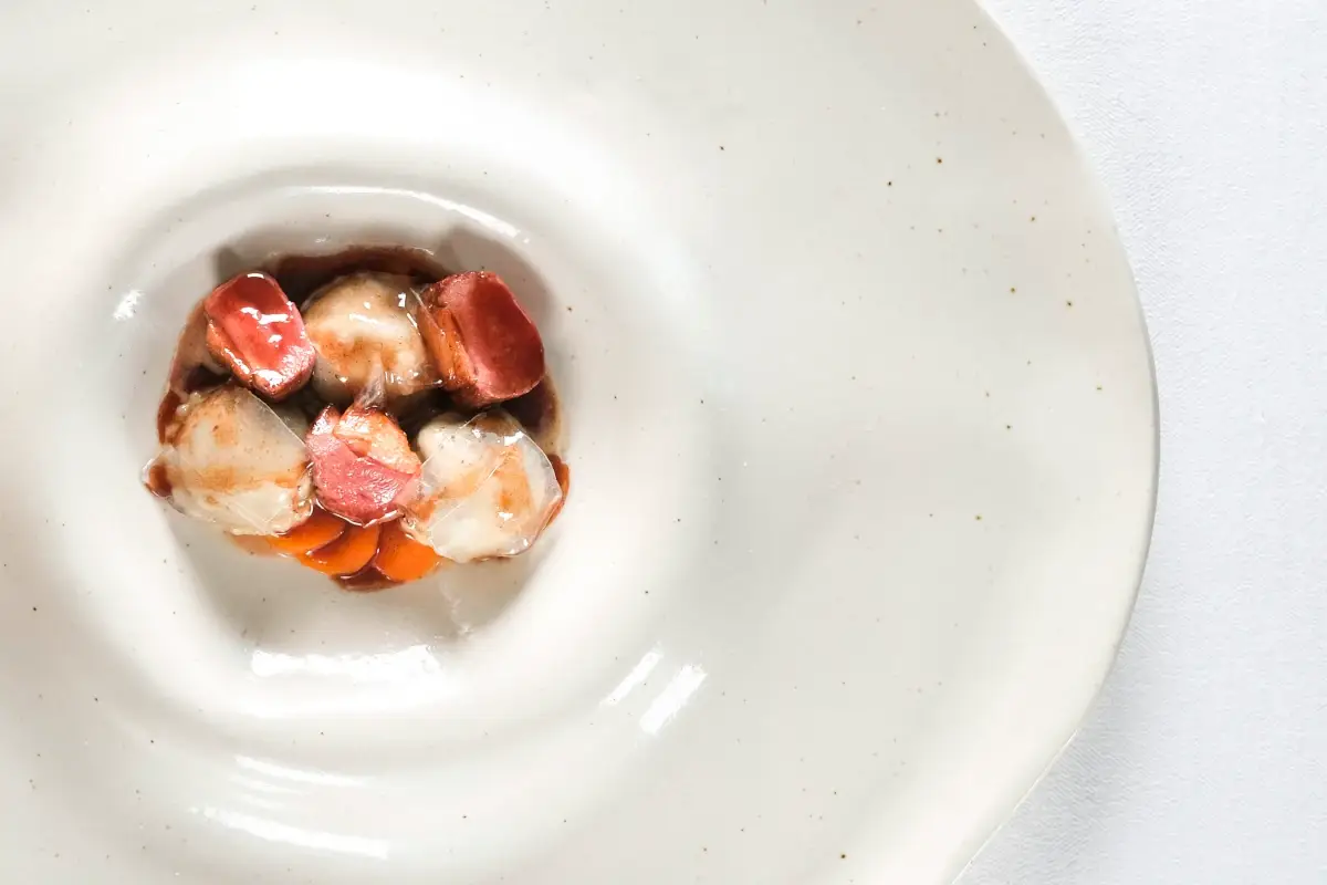 Dal percorso Visione, sempre disponibile al ristorante Elementi assieme a Ispirazione, Andrea Impero proporrà È Ghiotta