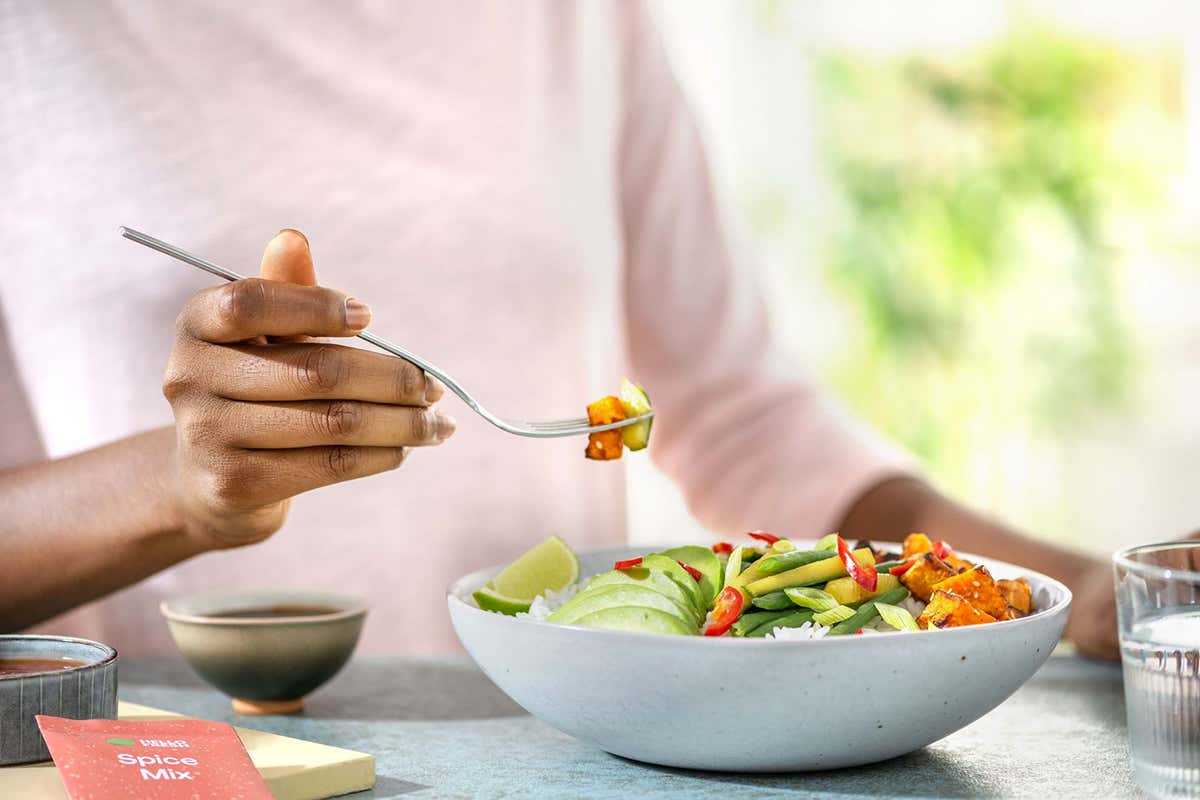 Il 43% degli intervistati intende prestare maggiore attenzione all'origine del proprio cibo Gli italiani e la cucina: ingredienti freschi e consumo consapevole