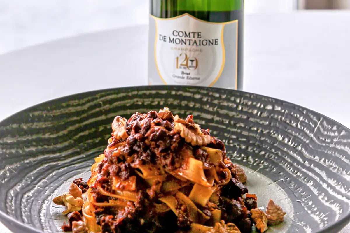 Il piatto dell'anniversario del Cristallo ideato dallo chef Marco Pinelli Un piatto di tagliatelle per i 120 anni del Cristallo di Cortina