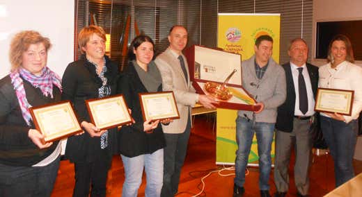 I cinque premiati con il presidente Coldiretti Bg, Alberto Brivio, e il presidente di giuria Ivar Foglieni I cinque premiati con il presidente Coldiretti Bg, Alberto Brivio, e il presidente di giuria Ivar Foglieni