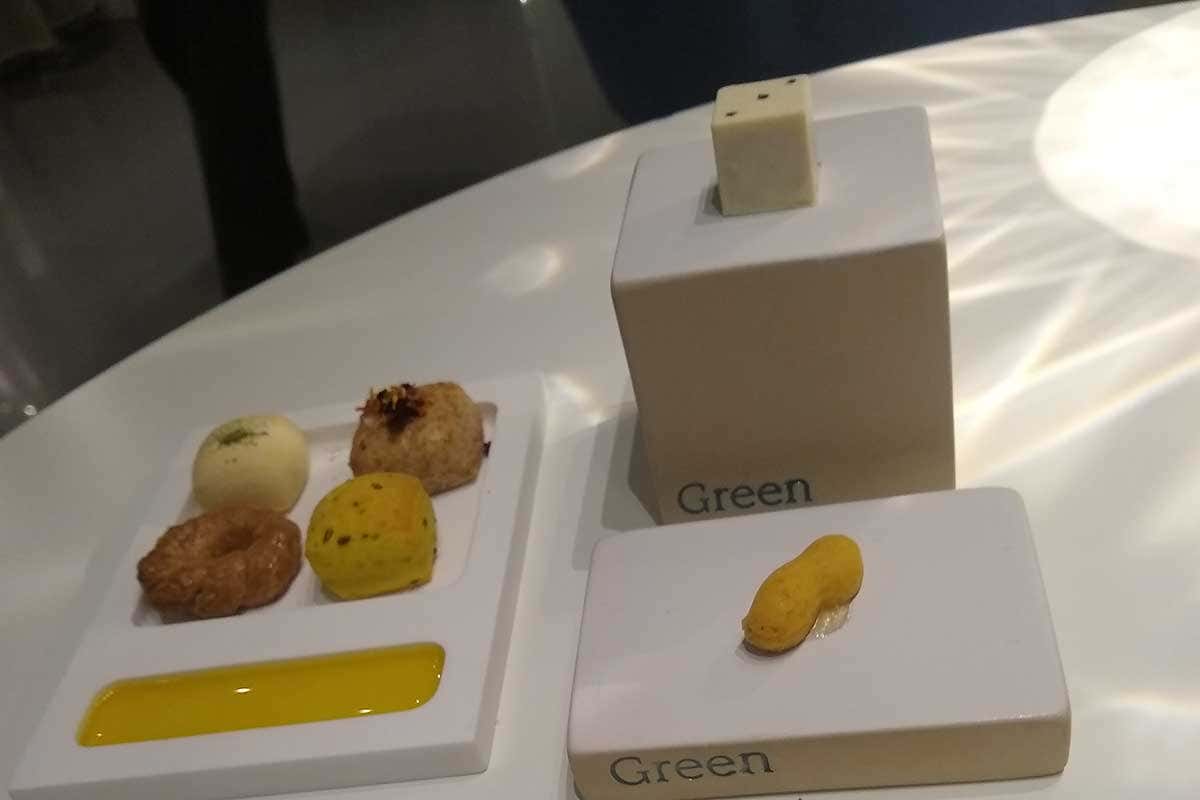 Il benvenuto della casa A Riccione l'Italia della cucina si specchia nei piatti del ristorante Green