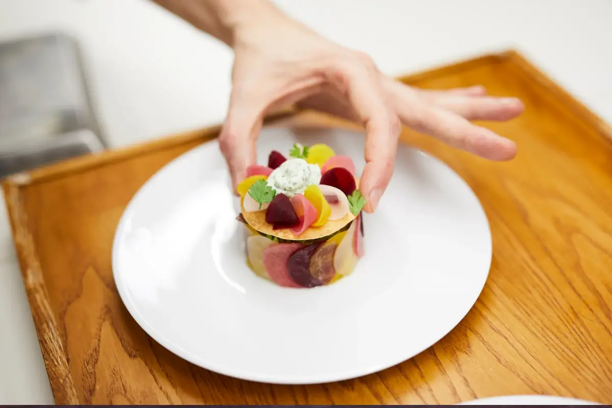 Un piatto di Paolo Griffa The Peak of Taste: otto stelle michelin brillano sui monti di Courmayeur