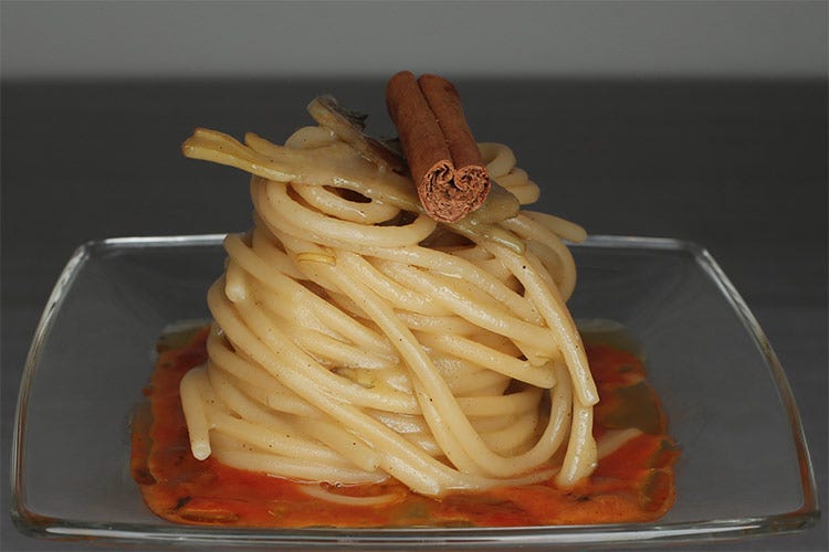 Spaghetti con riccio di mare, carciofi e cannella di Marianna Vitale - Il 14 febbraio di Veuve Clicquot si passa tra vino e ricette stellate