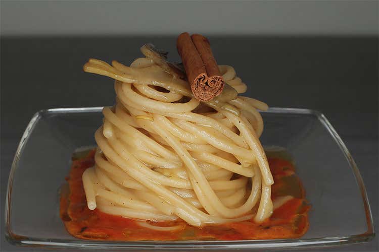 Spaghetti con riccio di mare, carciofi e cannella di Marianna Vitale - Il 14 febbraio di Veuve Clicquot si passa tra vino e ricette stellate
