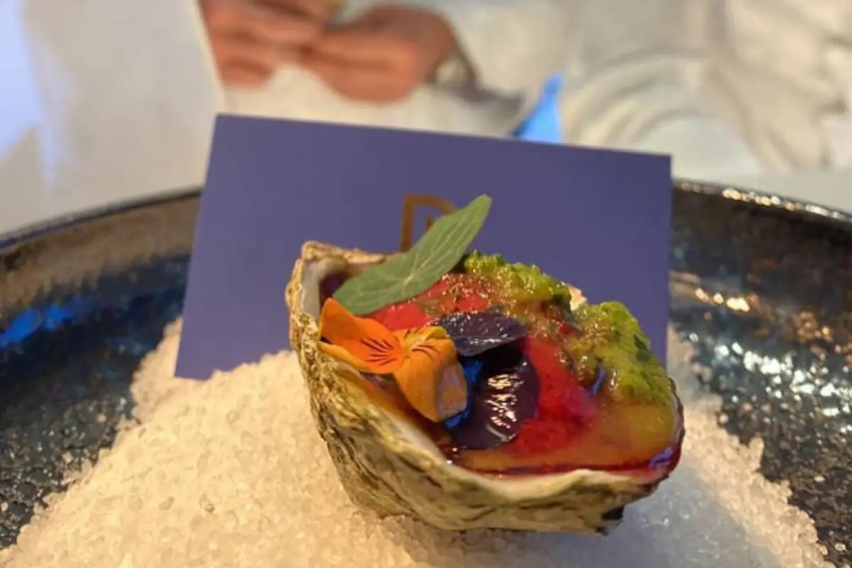 L'Ostrica con Gazpacho al lampone I vini di Borgogna incontrano la Sicilia. E in tavola? I piatti di Natale Di Maria