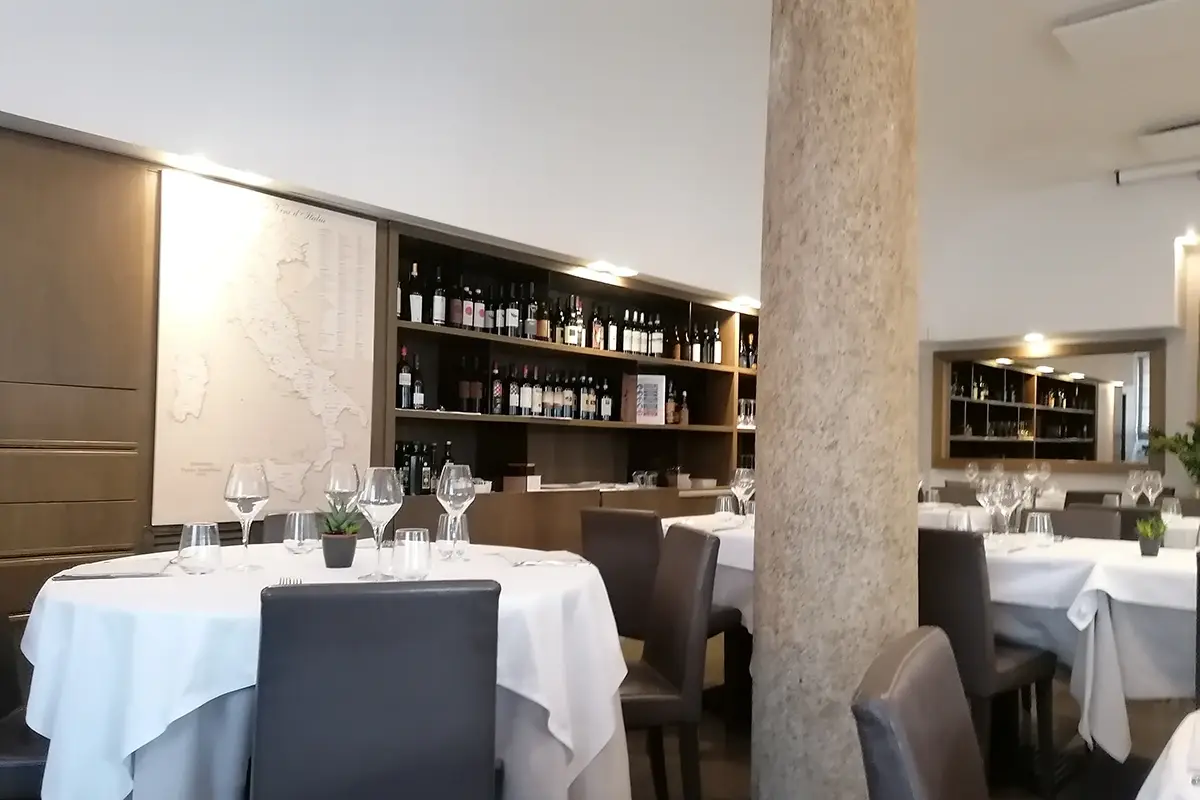 Piazza Repubblica a Milano riapre con una nuova proposta enogastronomica In trattoria a Milano? Ecco il menu di Piazza Repubblica