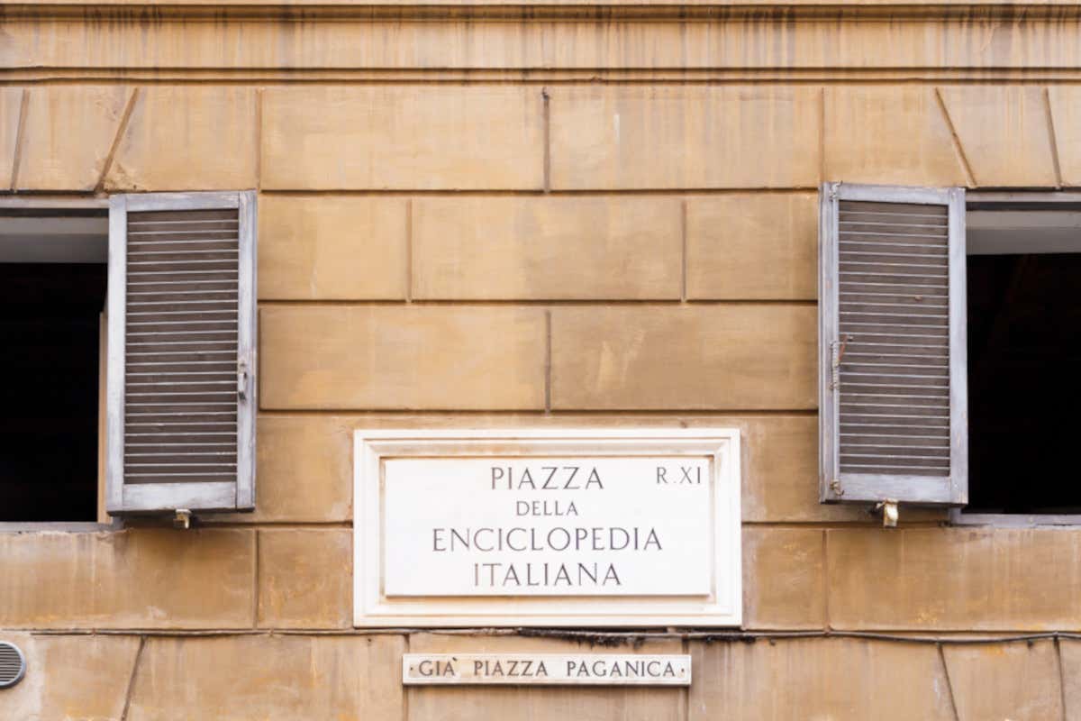 Piazza della Enciclopedia Italiana Confidustria Alberghi e Treccani accademia presentano il