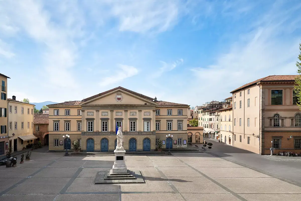 Piazza Napoleone a Lucca Alla scoperta della Garfagnana tra luoghi da favola, vini e formaggi