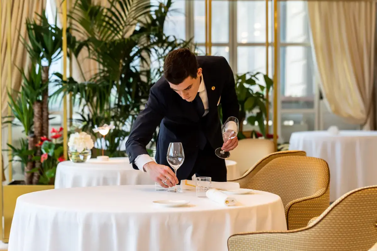 Il servizio di sala del Piccolo Principe (**) del Grand Hotel Principe di Piemonte a Viareggio Ambienti salubri certificati: primo in Italia il Grand hotel Principe di Piemonte