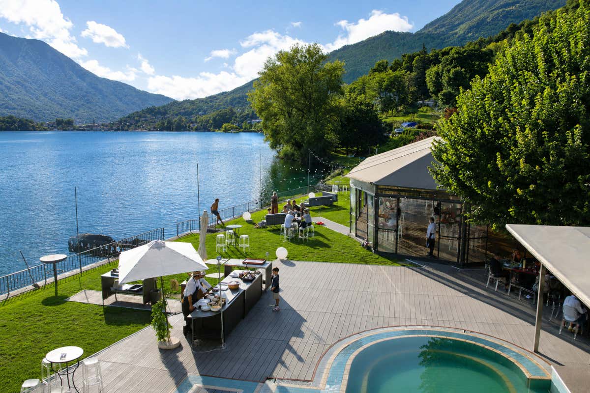 Al Piccolo Lago i lunedì d'estate si vivono tra brace, cocktail e natura